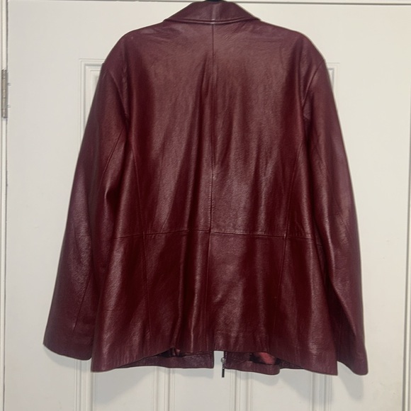 Like New Beautiful Pure Leather jacket in Burgundy with pockets and zippers. - Picture 4 of 5